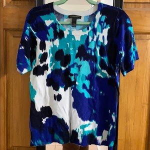 colorful short sleeve blouse.